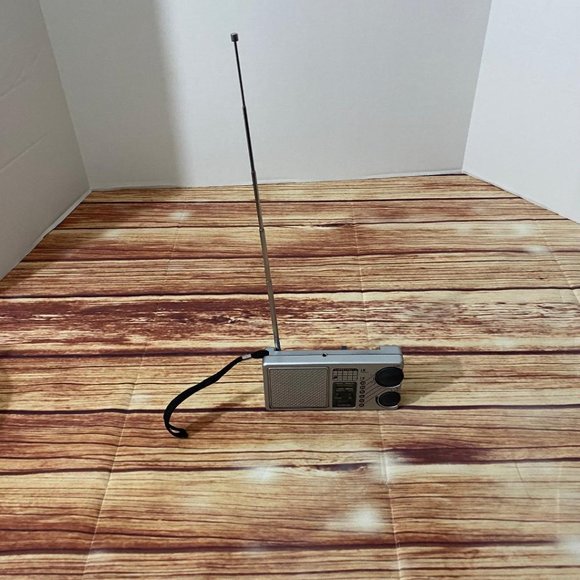 Lifelong AM/FM Portable Pocket Size Radio with LCD Alarm Clock Model-845 - Picture 7 of 14